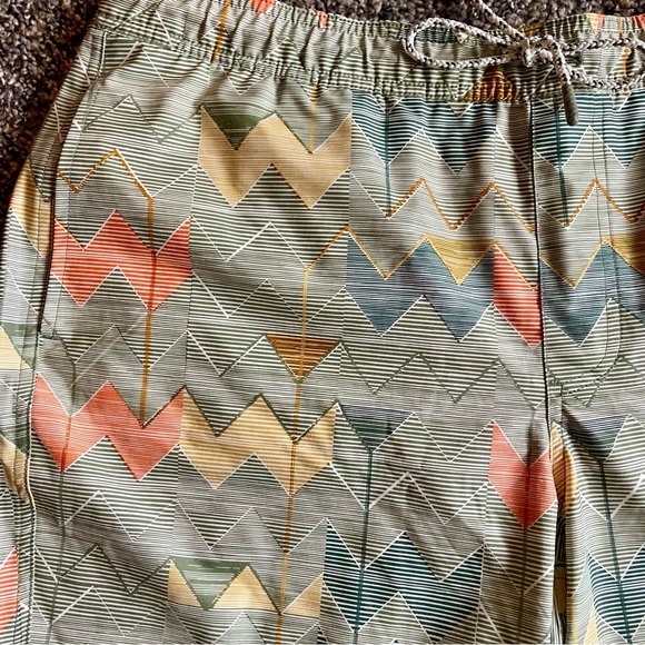 L.L. Bean Geometric Chevron Patterned Shorts Green and Orange Swim Trunks Large - Picture 14 of 14
